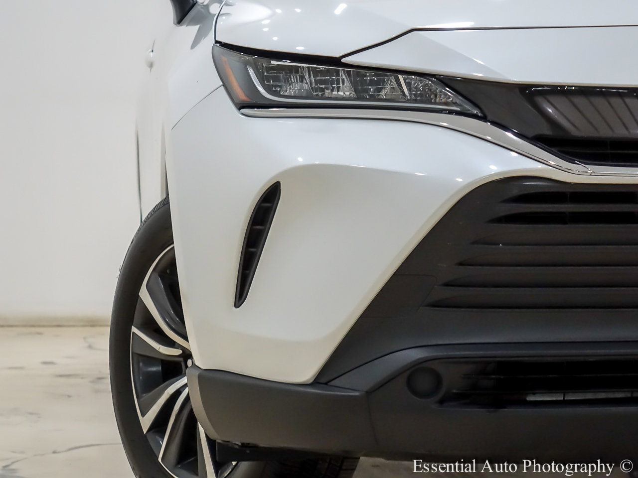 Used 2022 Toyota Venza LE image 6