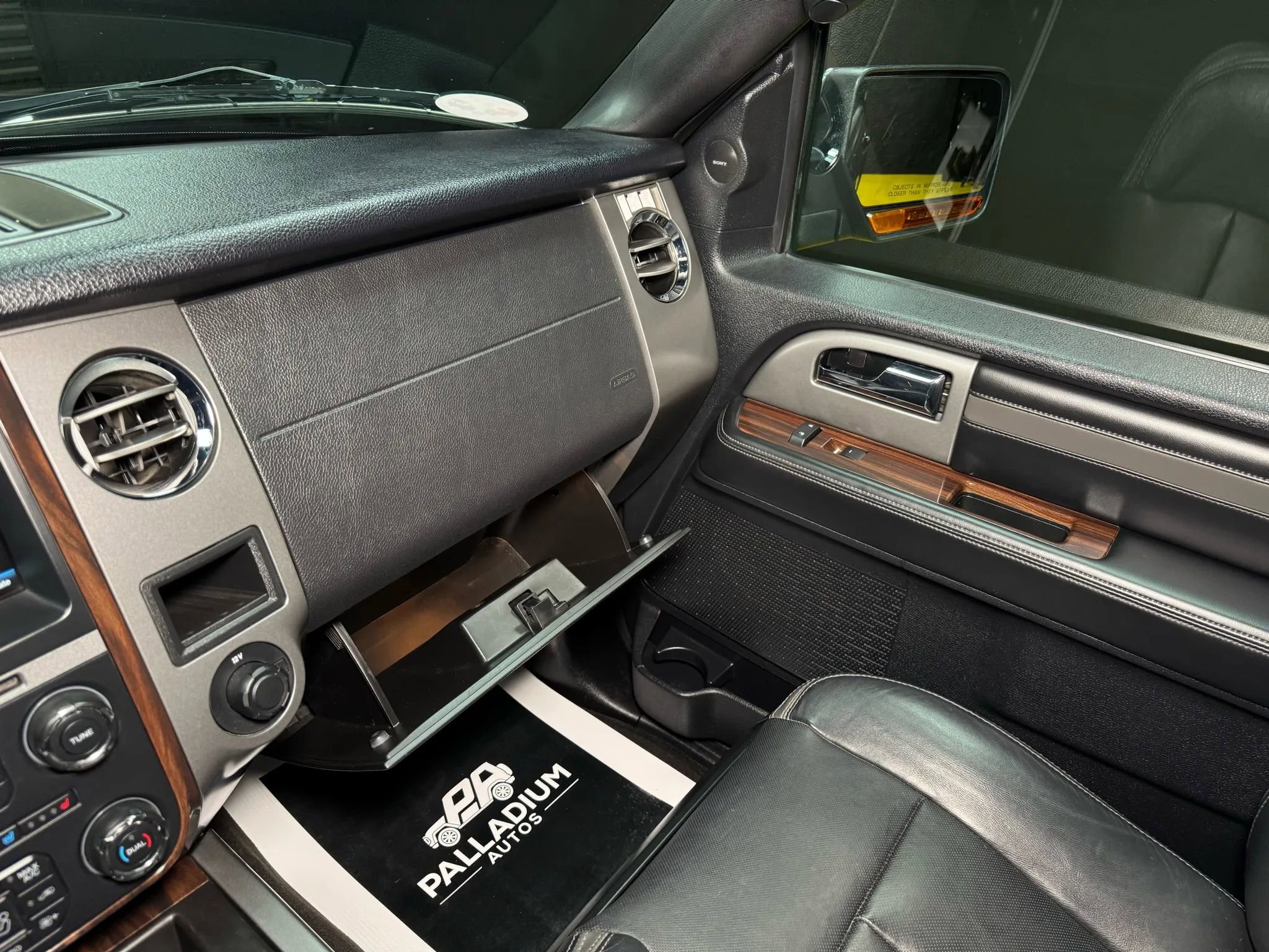 Used 2015 Ford Expedition EL Platinum image 50