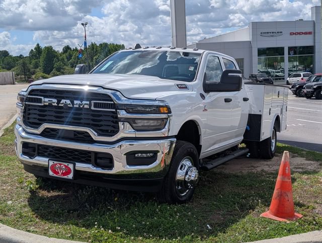 New 2026 RAM 3500 Tradesman w/ Chrome Appearance Group A AWD/4WD image 4