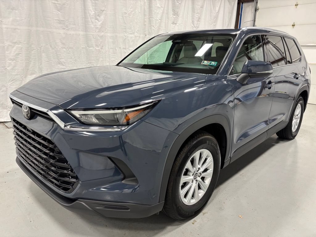 Used 2025 Toyota Grand Highlander AWD image 3