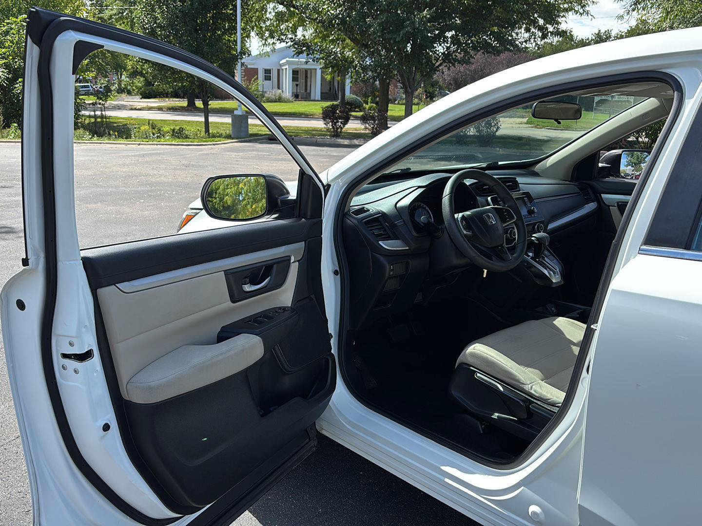 Used 2018 Honda CR-V LX image 2