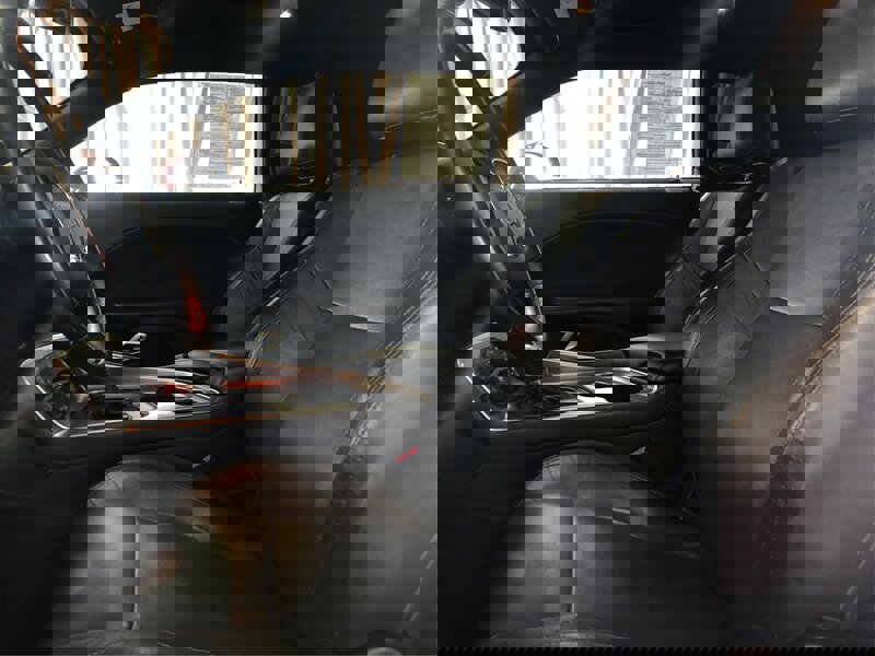 Used 2018 Dodge Challenger SXT image 9