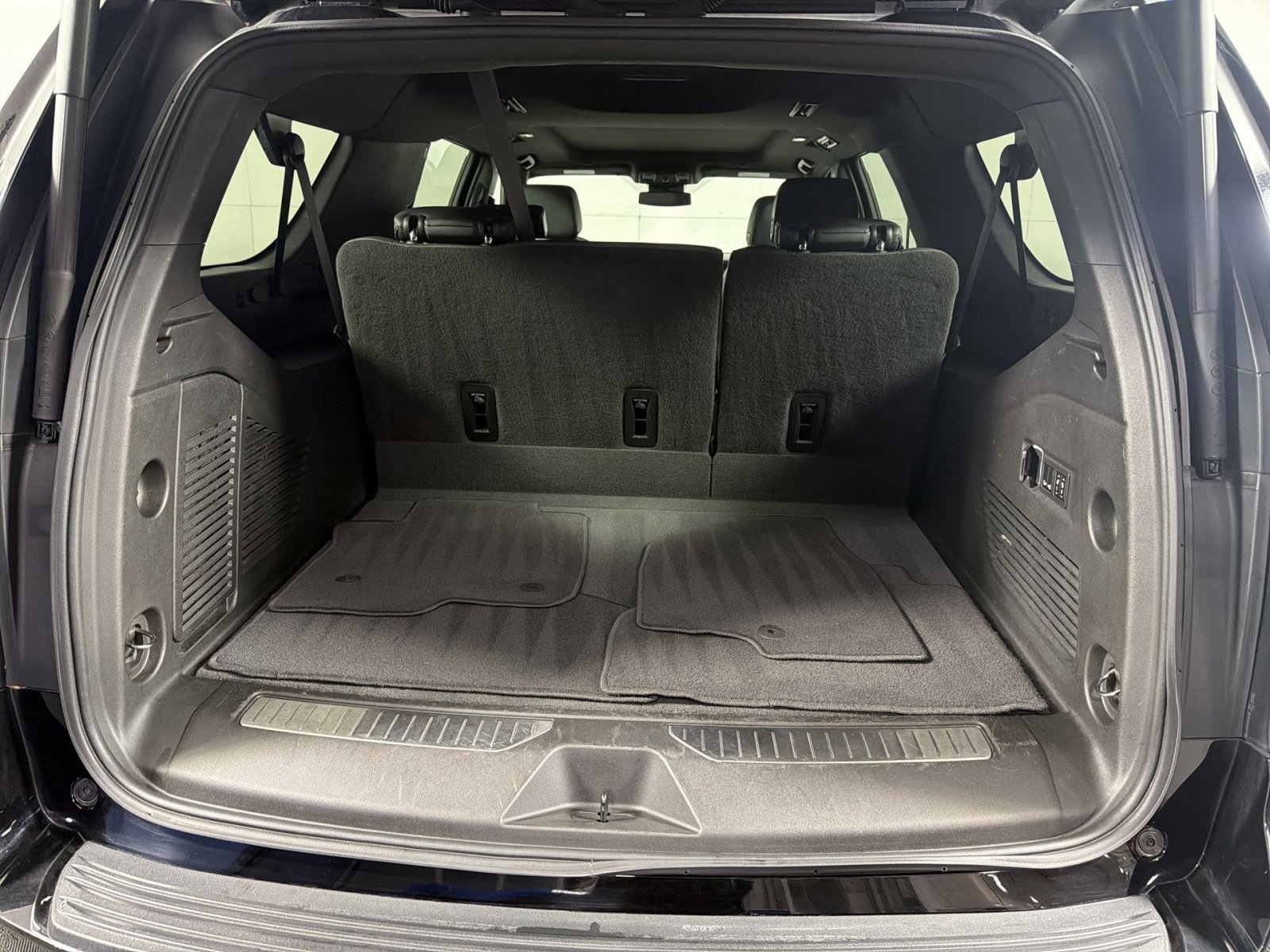 Used 2023 Chevrolet Suburban RST w/ Luxury Package image 27