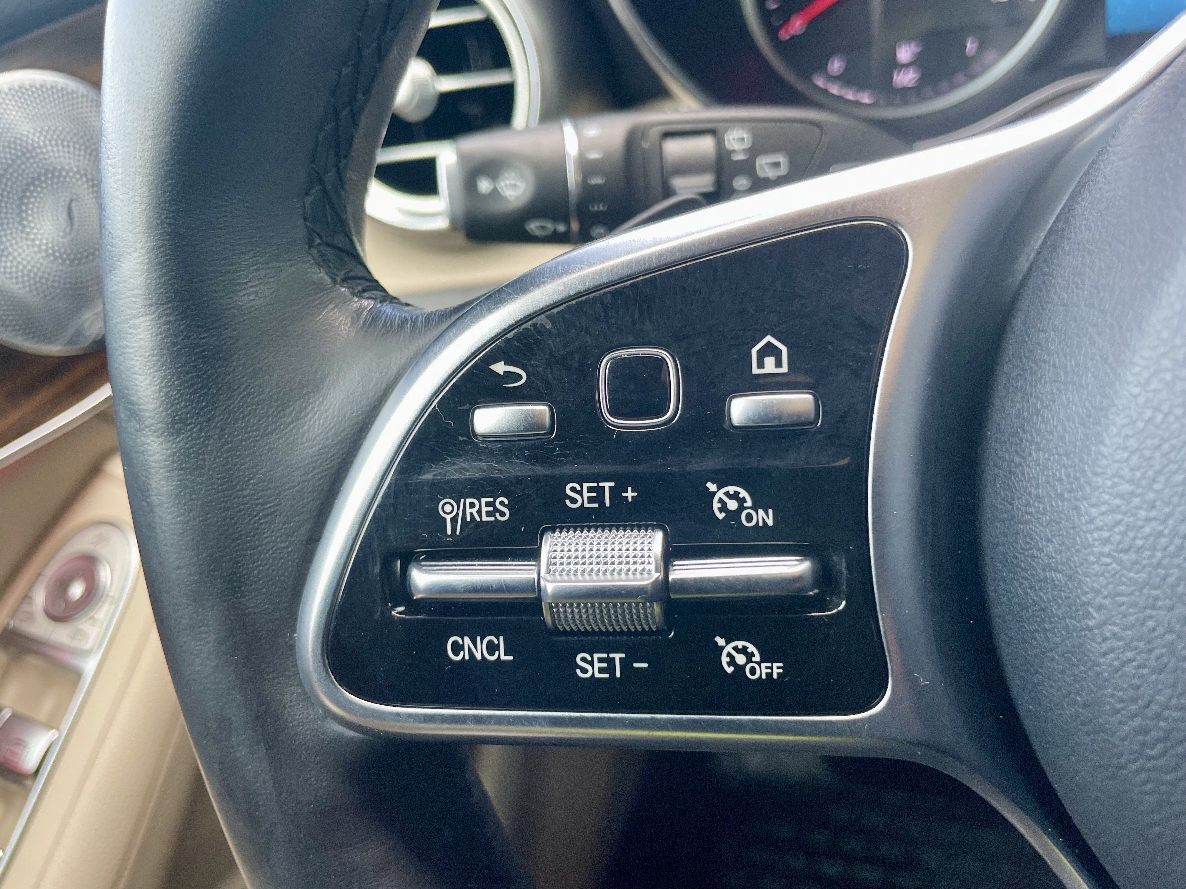 Used 2020 Mercedes-Benz GLC 300 4MATIC image 23