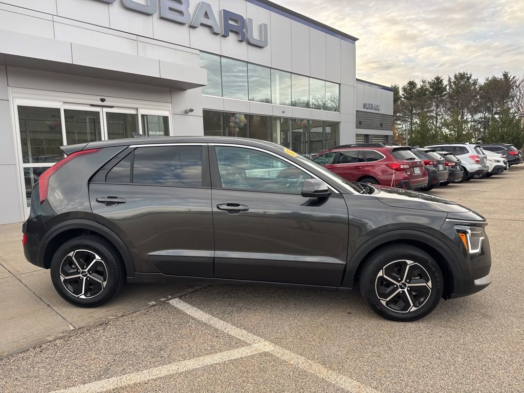 Used 2025 Kia Niro LX FWD image 7