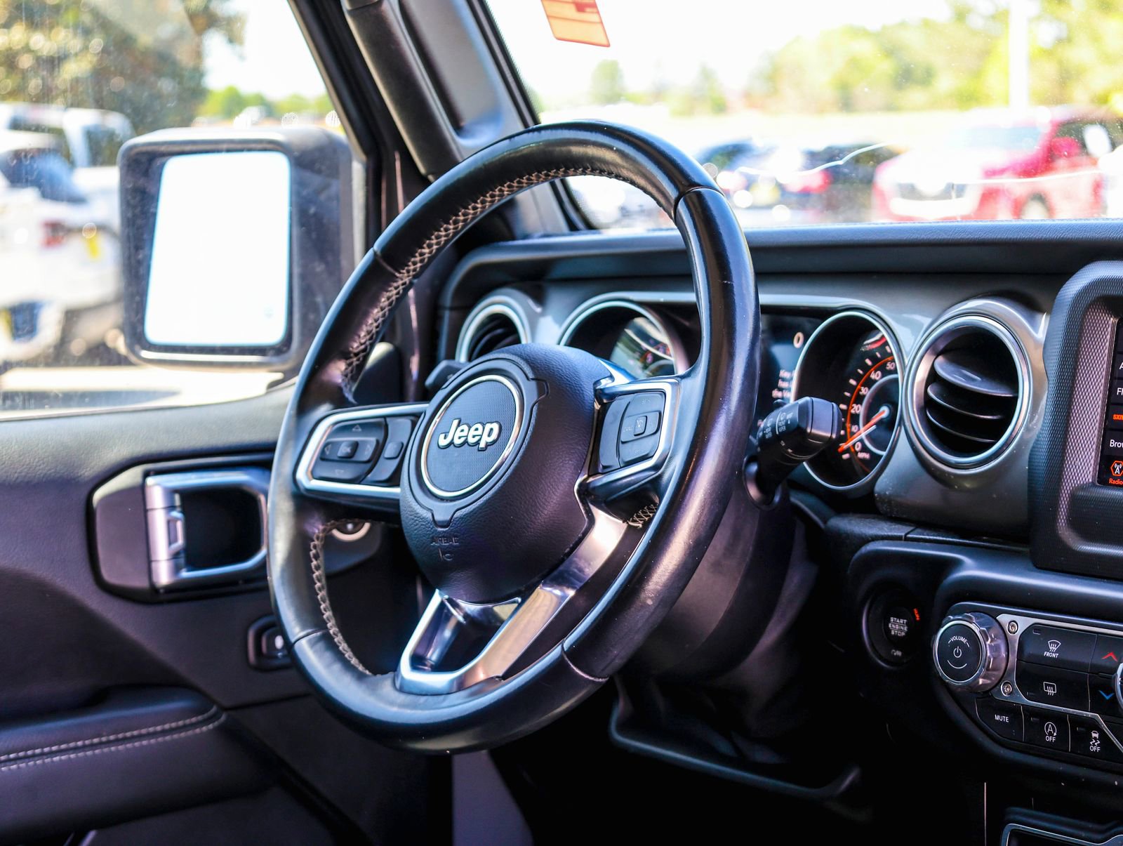 Used 2020 Jeep Wrangler Unlimited Sahara image 14