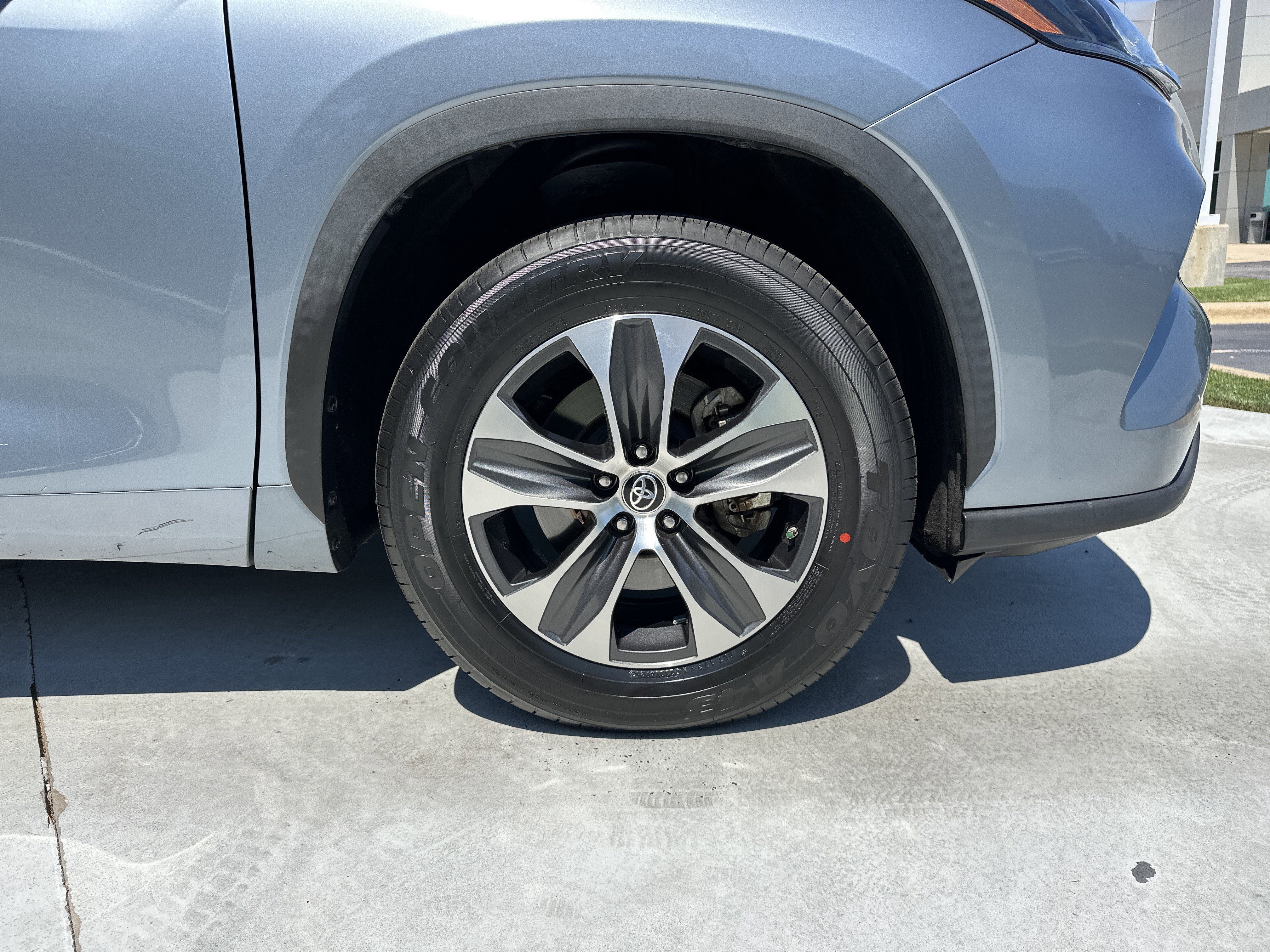 Used 2022 Toyota Highlander XLE FWD image 13