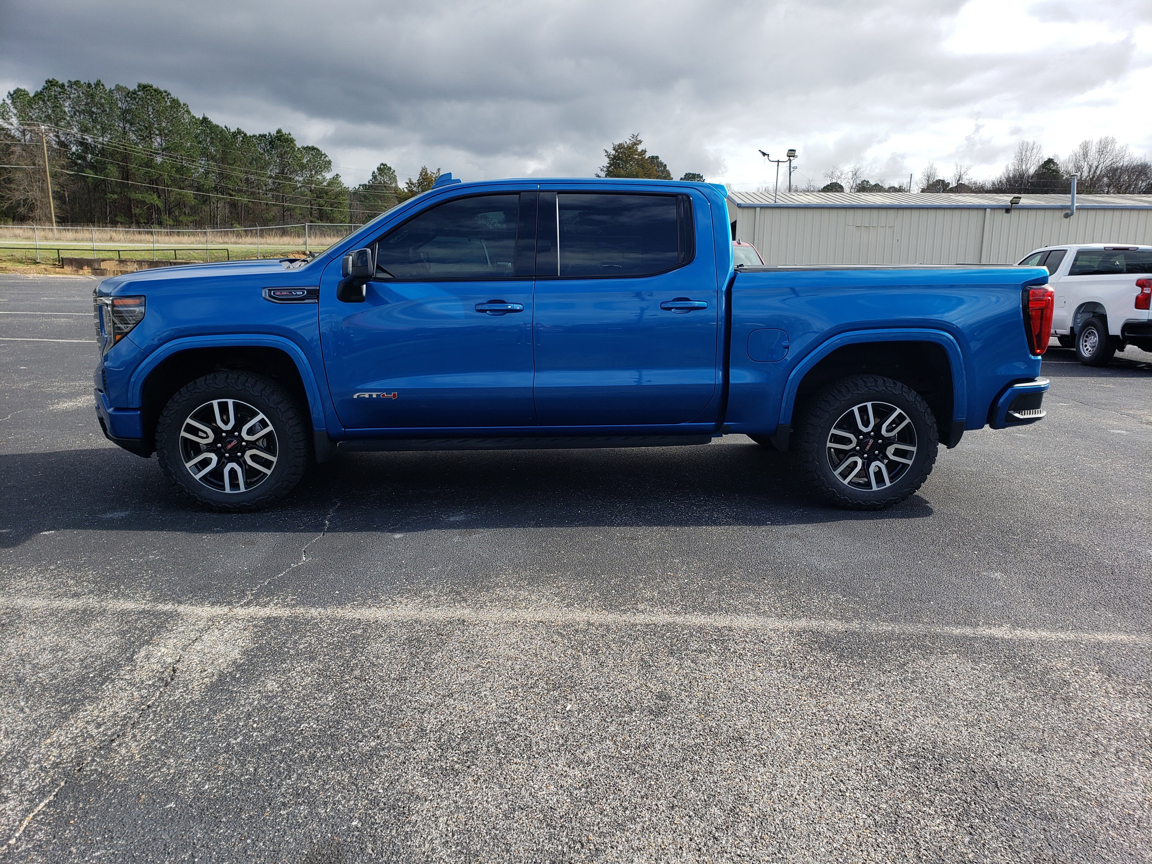 Used 2022 GMC Sierra 1500 AT4 w/ AT4 Premium Package image 6