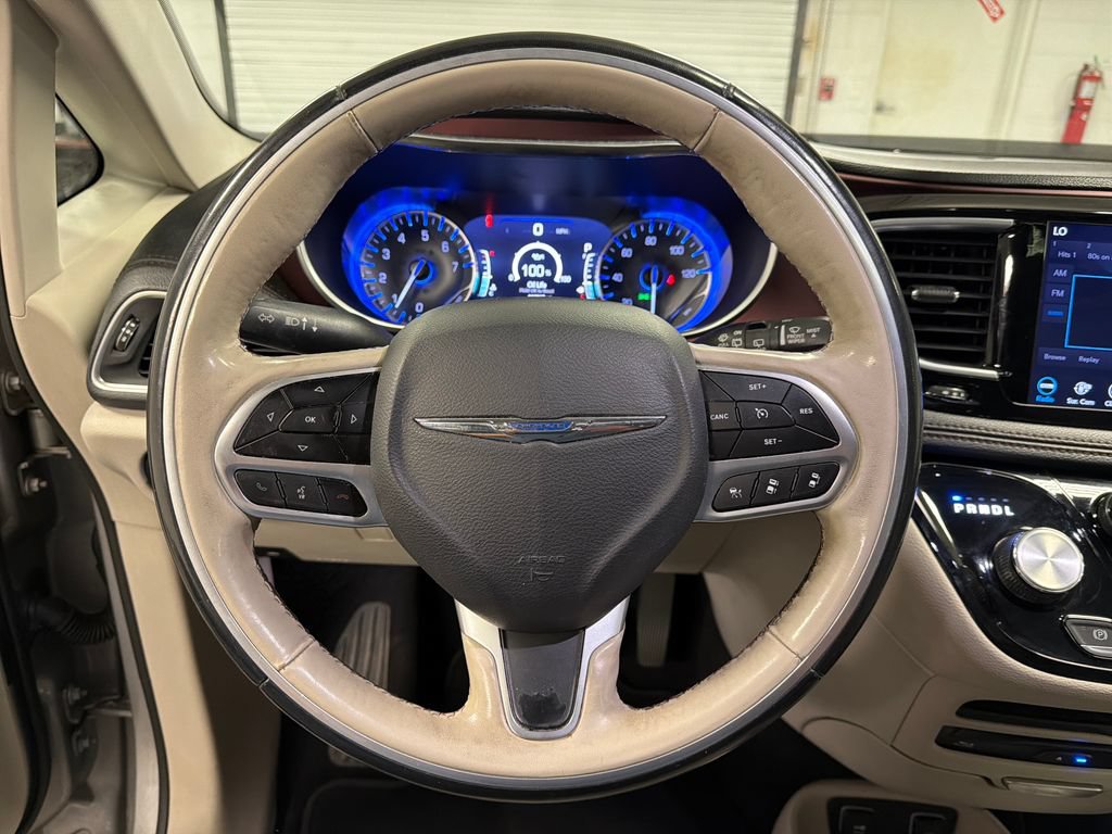 Used 2019 Chrysler Pacifica Limited w/ Tire & Wheel Group FWD image 34