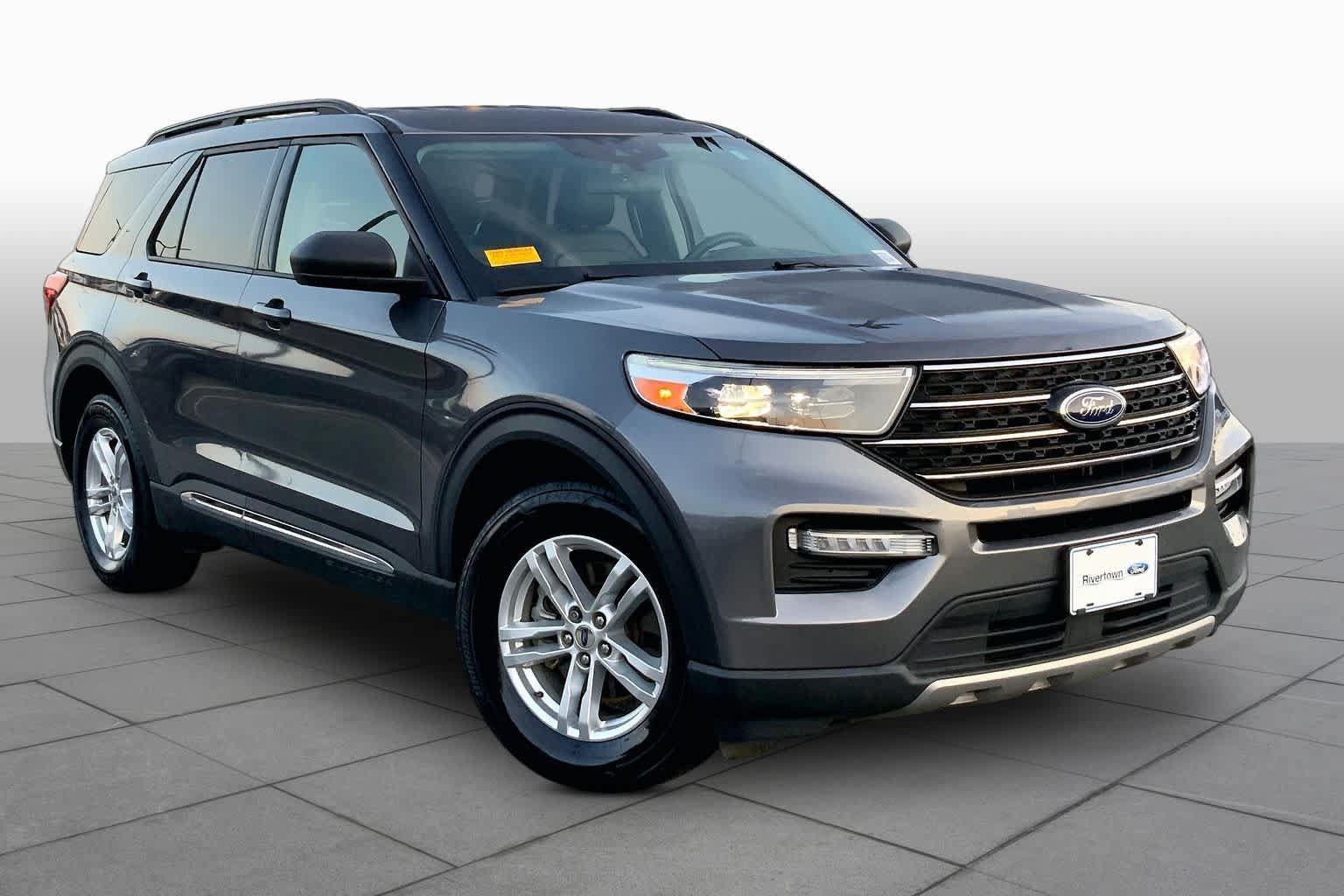 Used 2021 Ford Explorer XLT w/ Equipment Group 202A RWD image 3