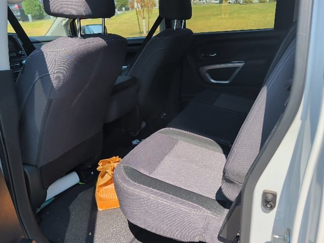 Used 2022 Nissan Titan SV AWD/4WD image 13