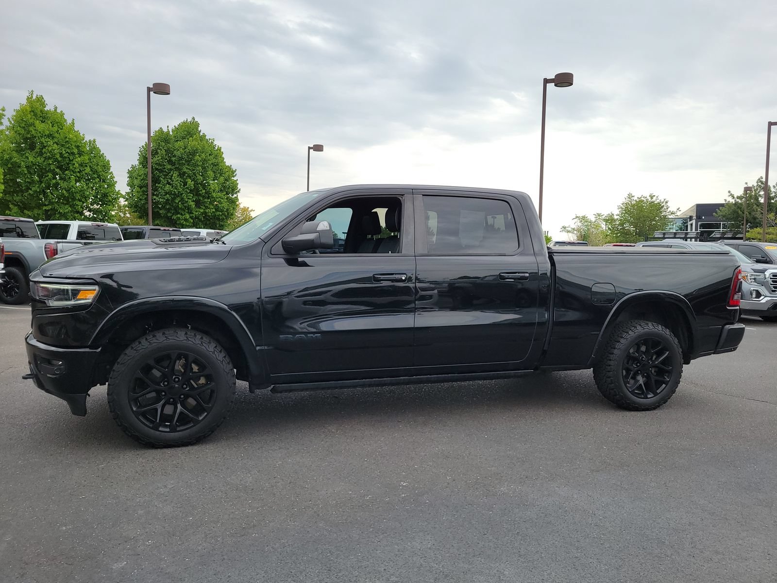 Used 2020 RAM 1500 Limited w/ Black Appearance Package AWD/4WD image 6