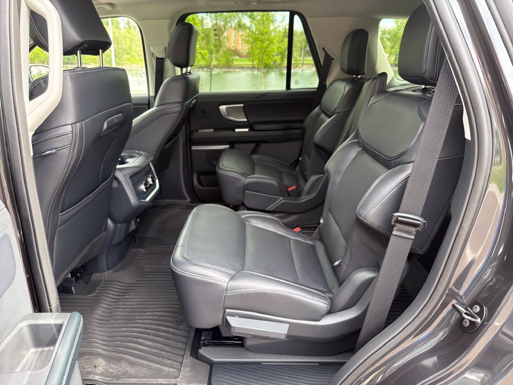 Used 2025 Ford Expedition Platinum w/ Driver's Package AWD/4WD image 26