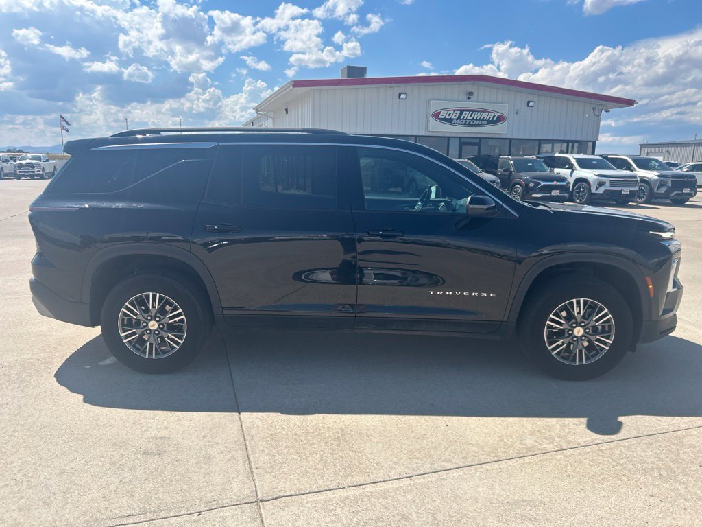 Used 2026 Chevrolet Traverse LT AWD/4WD image 7