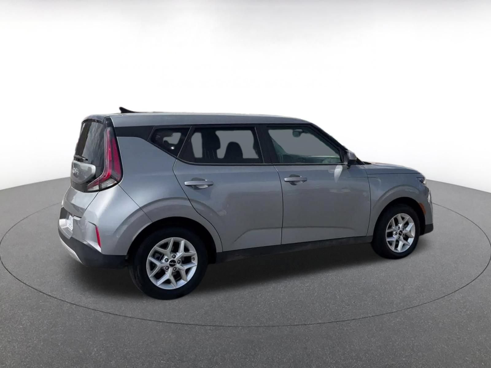 Used 2025 Kia Soul LX w/ LX Technology Package FWD image 14