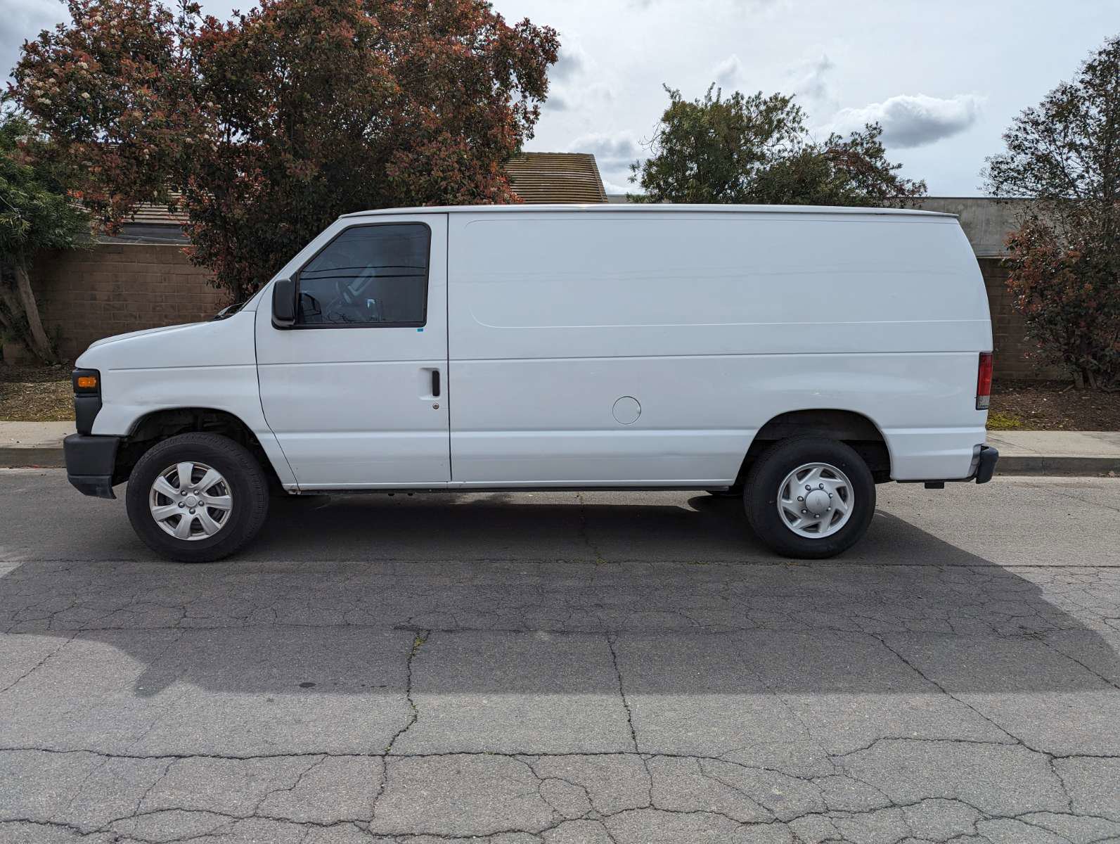Used 2014 Ford E-150 and Econoline 150 w/ Power Group RWD image 2