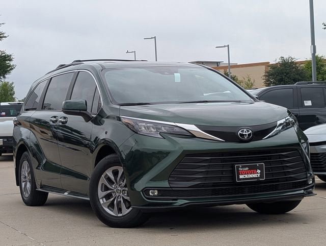 New 2026 Toyota Sienna XLE FWD image 2