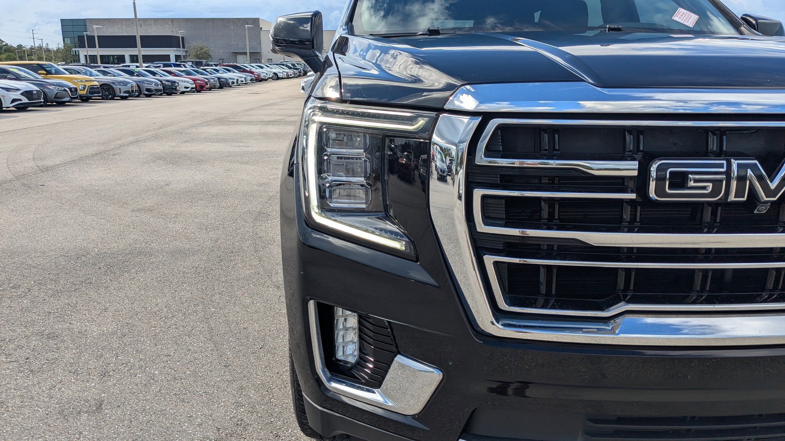 Used 2022 GMC Yukon SLT w/ SLT Premium Package image 12