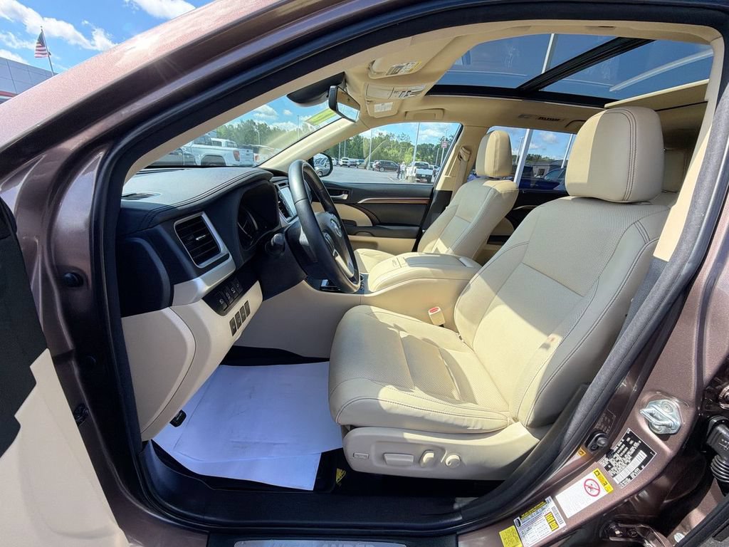 Used 2018 Toyota Highlander Limited Platinum w/ Protection Package #3 AWD/4WD image 17