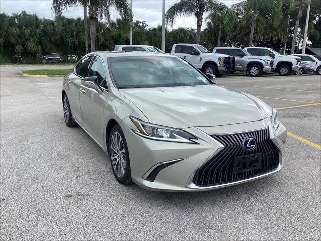 Used 2019 Lexus ES 300h w/ Premium Package FWD image 3