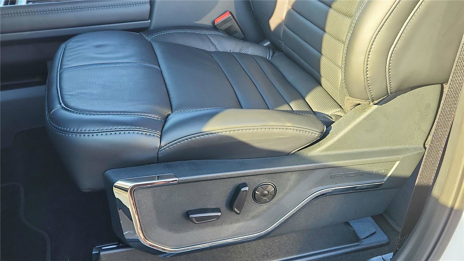 New 2026 Ford F250 Platinum image 17