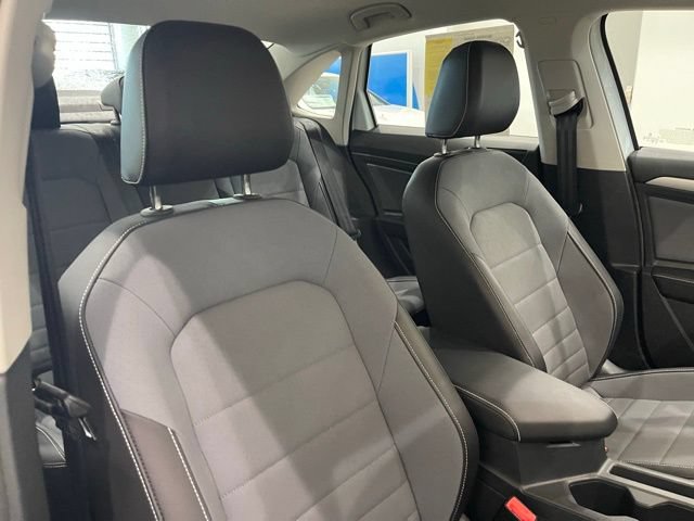 Used 2025 Volkswagen Jetta SE FWD image 18
