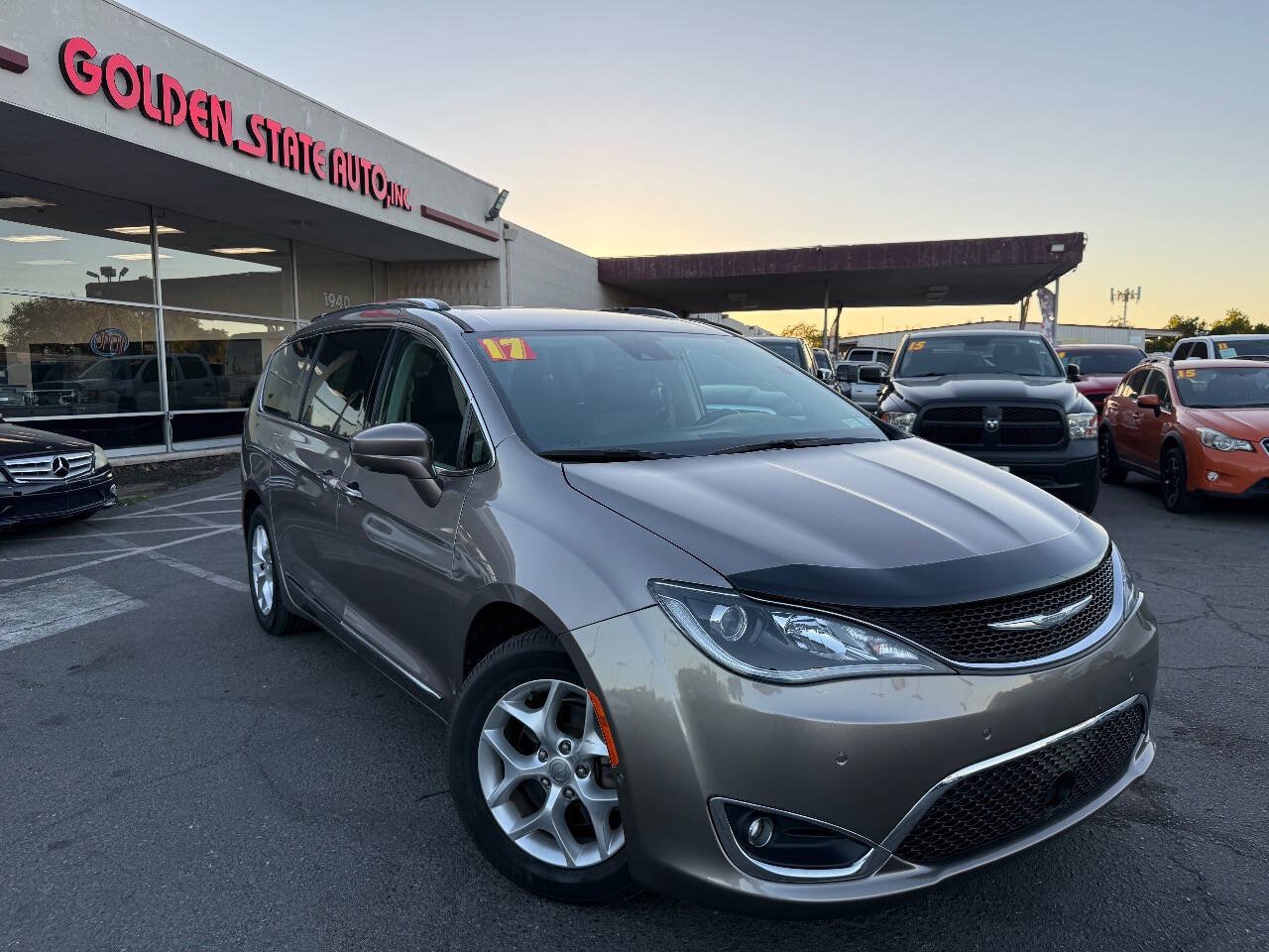 Used 2017 Chrysler Pacifica Touring-L Plus w/ Advanced Safetytec Group