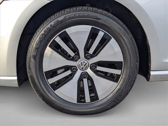Used 2016 Volkswagen e-Golf SE w/ DC Fast Charging Package image 23