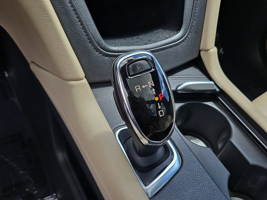 Used 2018 Cadillac XT5 Premium Luxury w/ Driver Assist Package AWD/4WD image 13