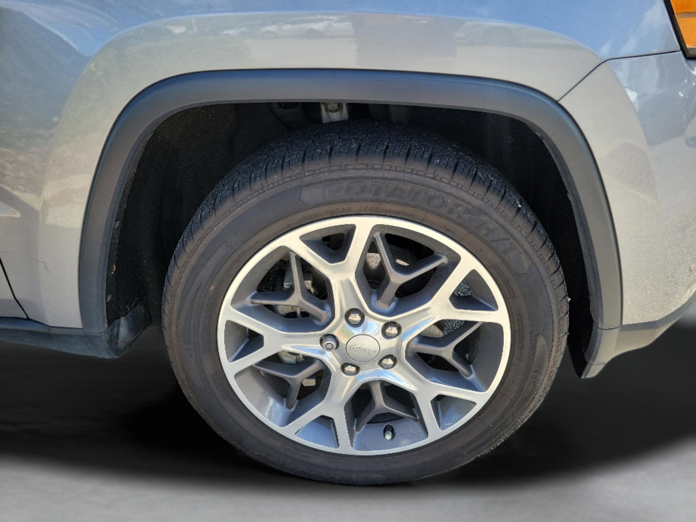 Used 2019 Jeep Grand Cherokee Limited image 26