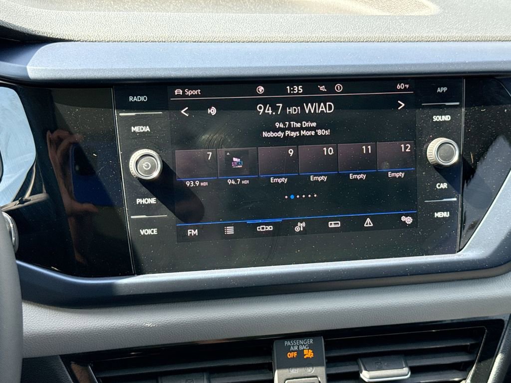 Used 2022 Volkswagen Taos SE w/ Panoramic Sunroof Package image 12