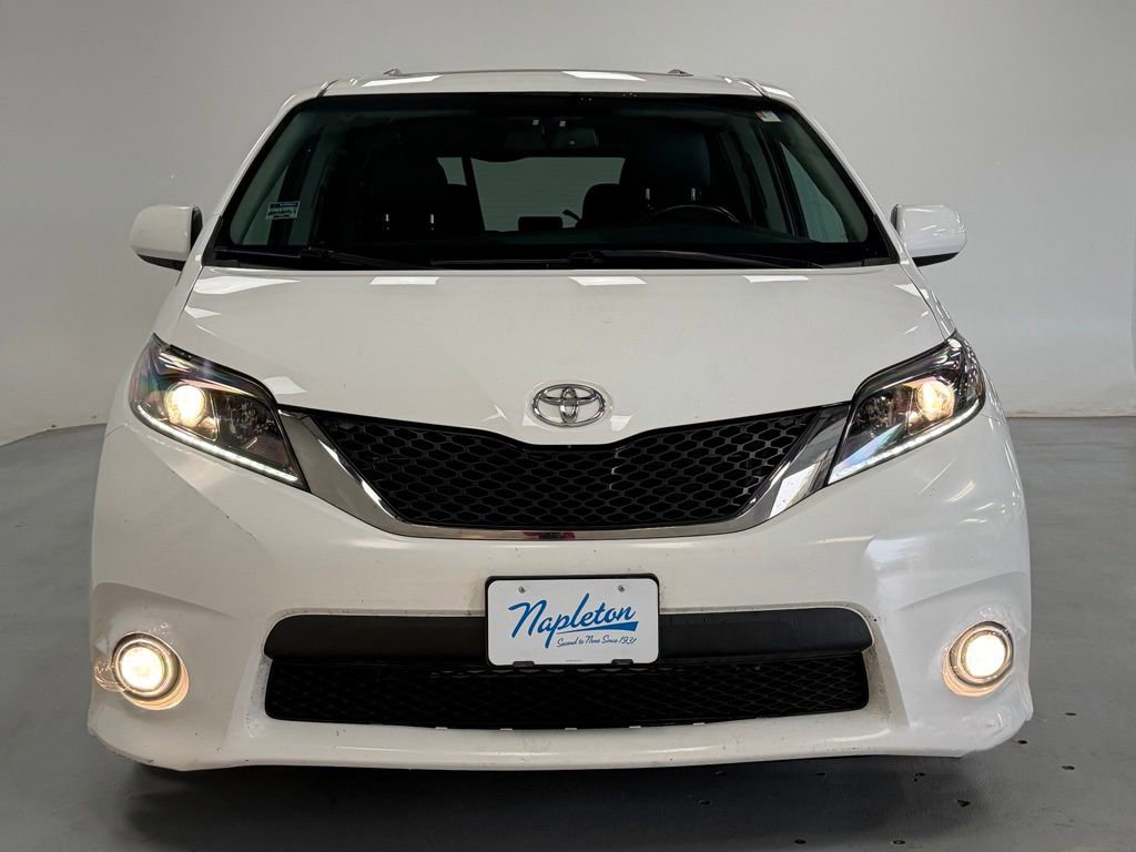 Used 2016 Toyota Sienna SE w/ SE Preferred Package FWD image 4