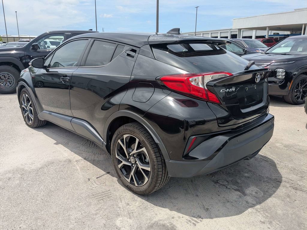 Used 2020 Toyota C-HR XLE FWD image 6