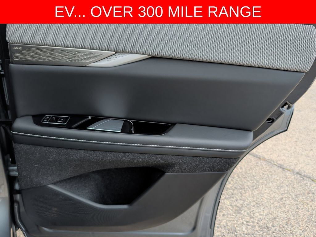Used 2025 Cadillac Optiq Sport 2 w/ LPO, Floor Liner Package AWD/4WD image 34