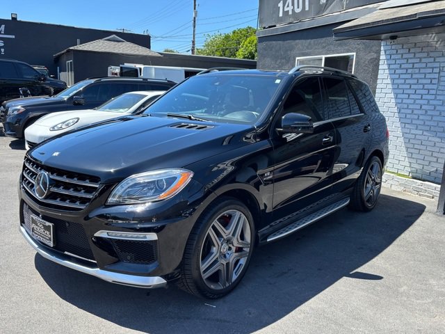 Used 2015 Mercedes-Benz ML 63 AMG 4MATIC w/ AMG Performance Package image 17