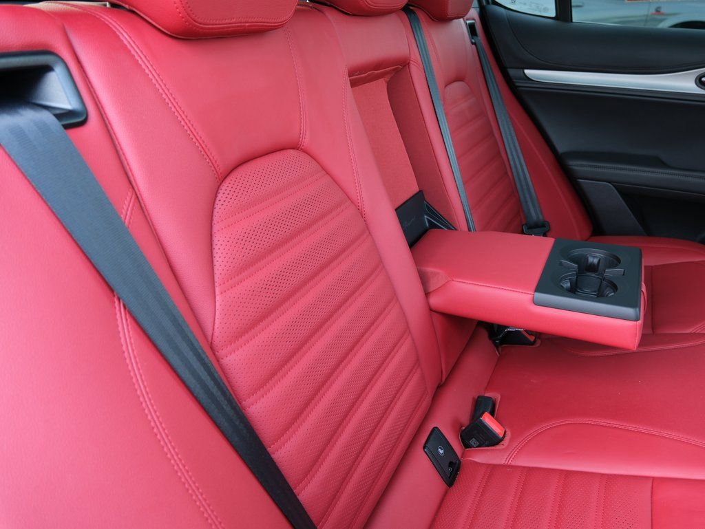 Used 2024 Alfa Romeo Stelvio Veloce image 33
