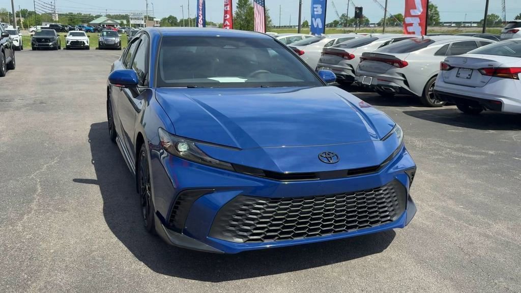 Used 2025 Toyota Camry SE w/ Convenience Package FWD image 9