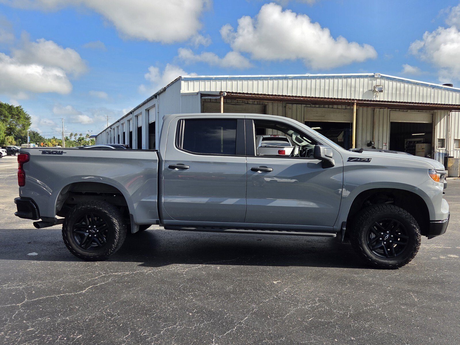 Used 2025 Chevrolet Silverado 1500 Custom Trail Boss w/ Dark Appearance Package AWD/4WD image 6