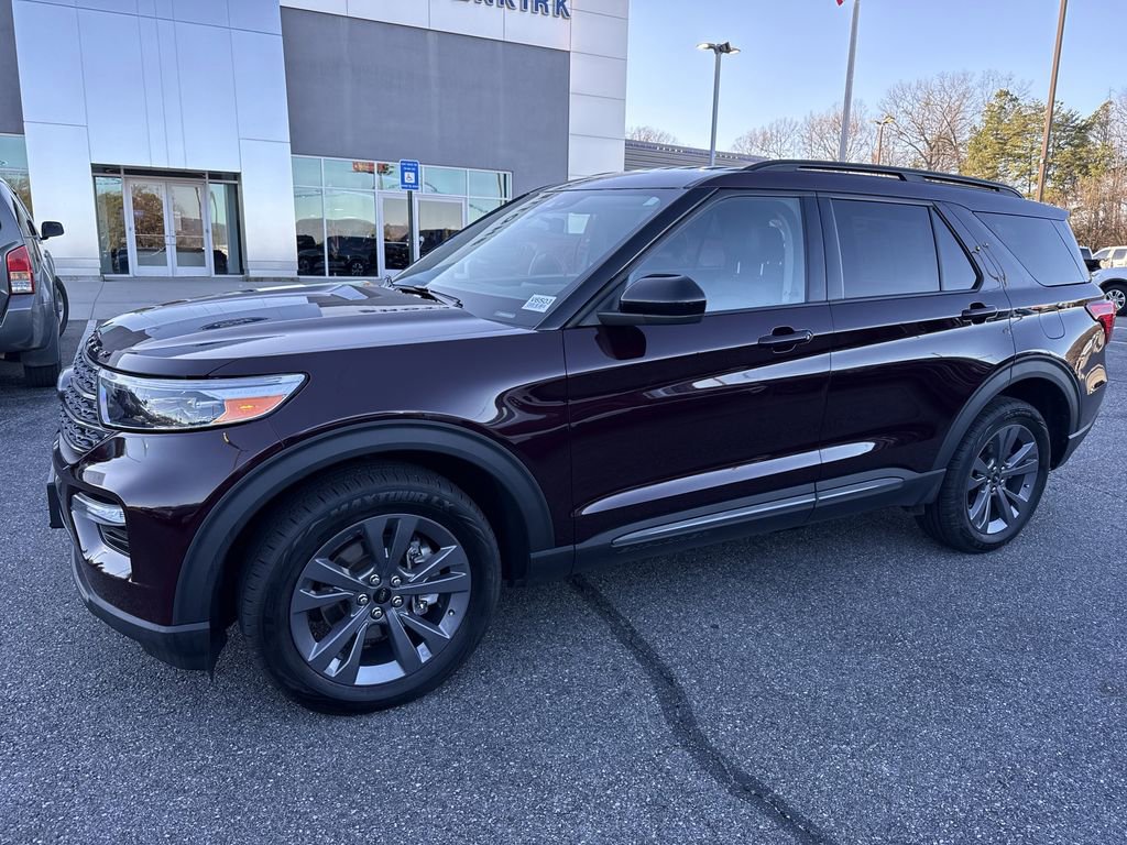 Used 2023 Ford Explorer XLT w/ Equipment Group 202A image 4