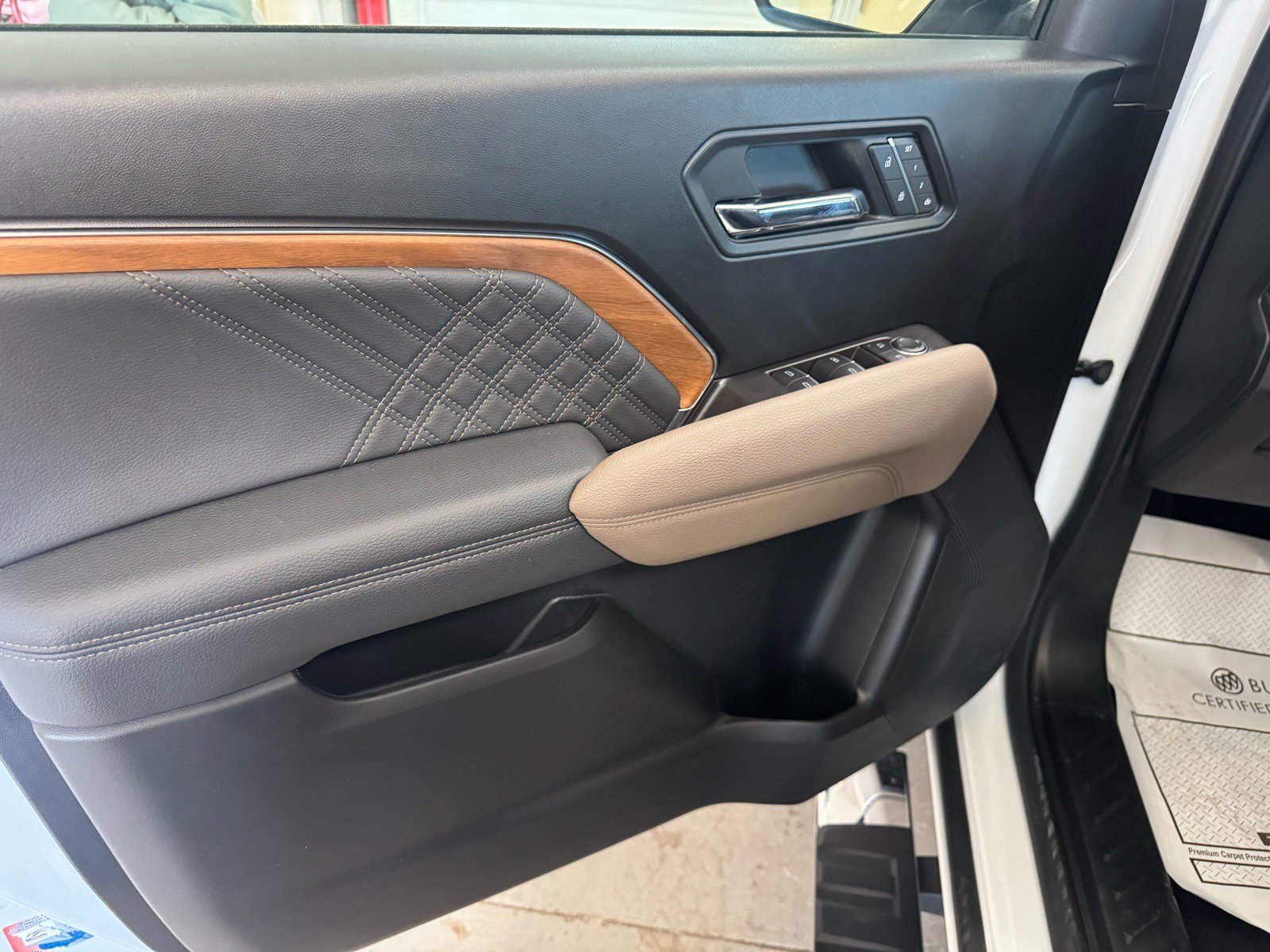 Used 2025 GMC Canyon Denali image 15