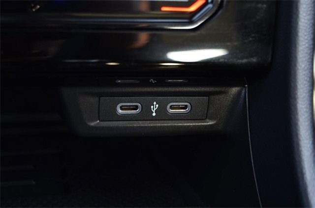 Certified 2025 Volkswagen Jetta SE w/ Sunroof Package image 16