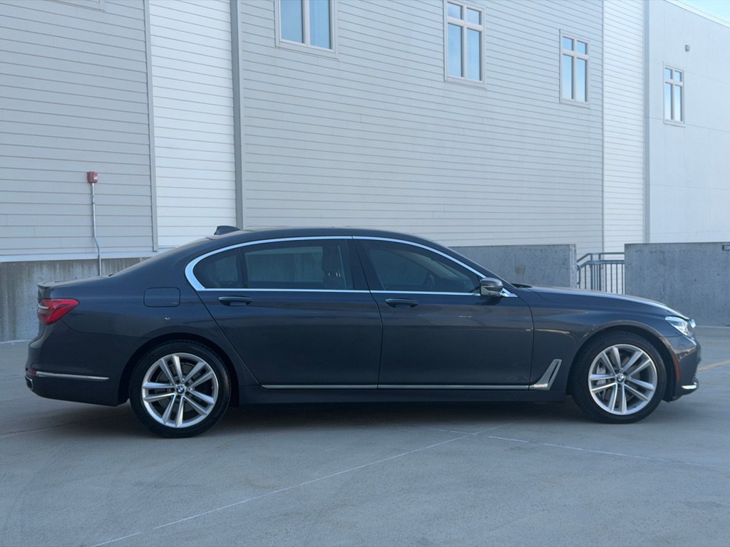 Used 2016 BMW 750i xDrive AWD/4WD image 2