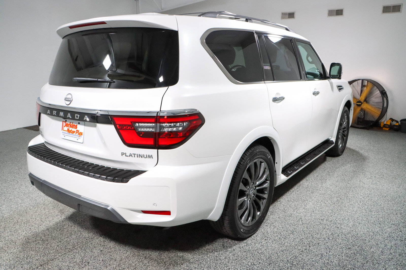 Used 2024 Nissan Armada Platinum w/ Captain's Chairs Package image 7