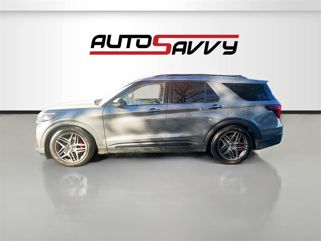 Used 2025 Ford Explorer ST image 4