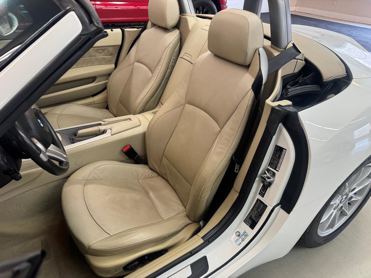 Used 2004 BMW Z4 2.5i image 11