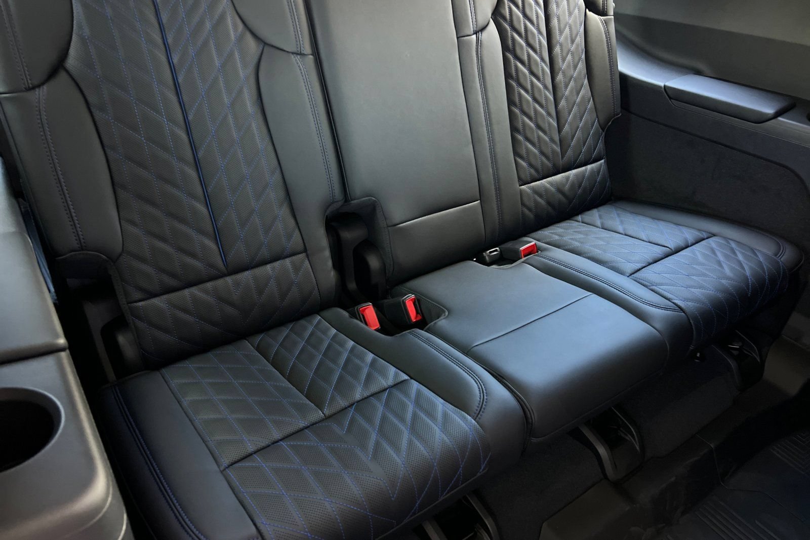 Used 2026 Cadillac Escalade IQL Sport 1 w/ LPO, ONYX Package AWD/4WD image 17
