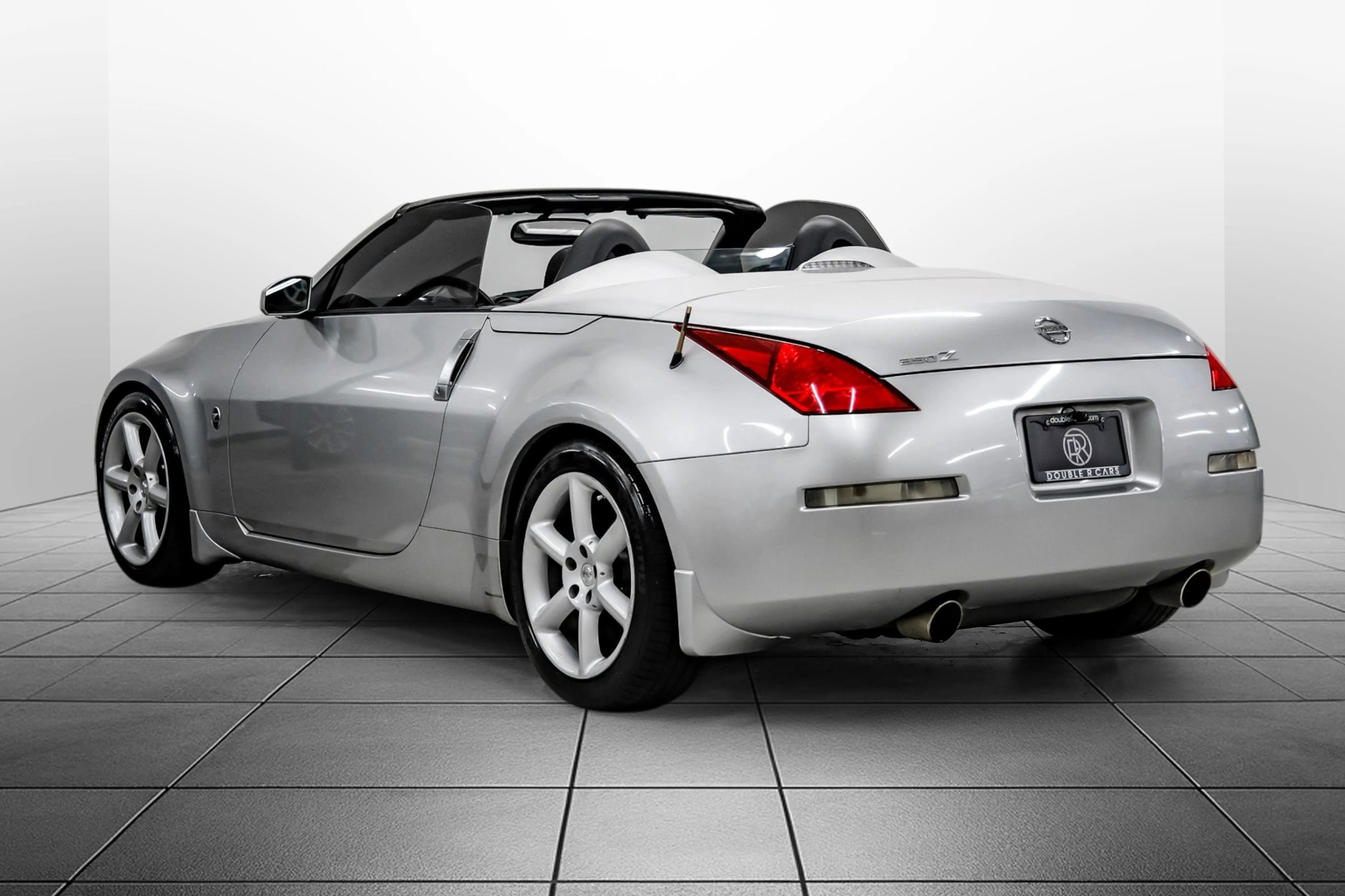 Used 2005 Nissan 350Z Touring RWD image 10