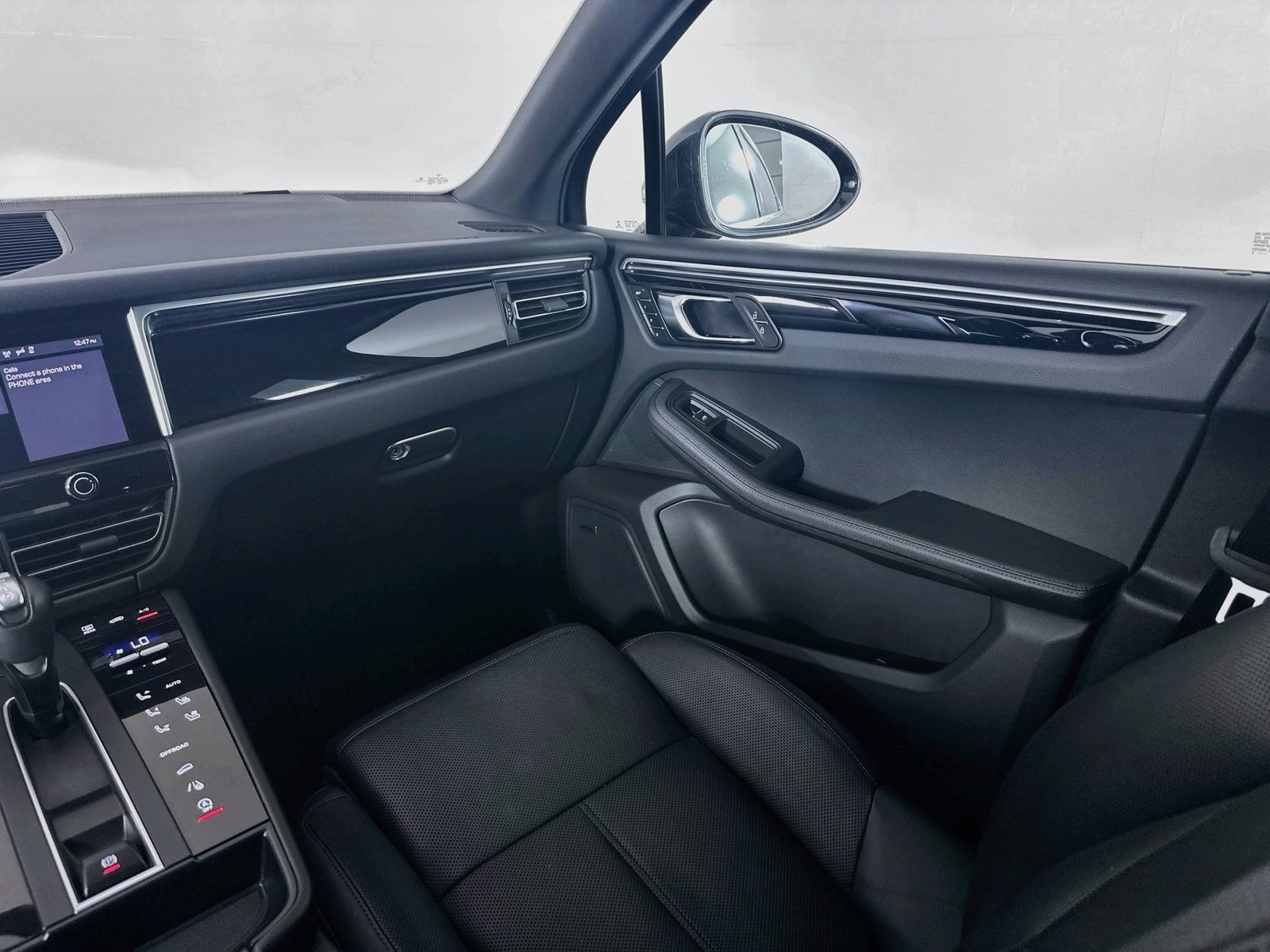 Certified 2022 Porsche Macan AWD/4WD image 23