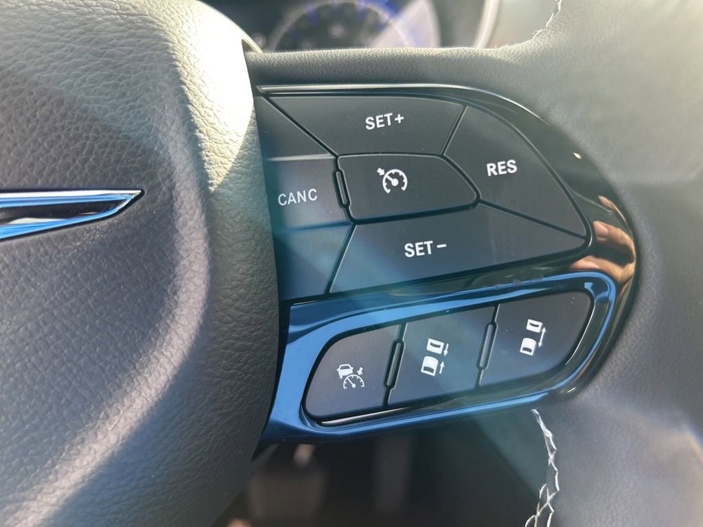 New 2026 Chrysler Pacifica Select FWD image 47
