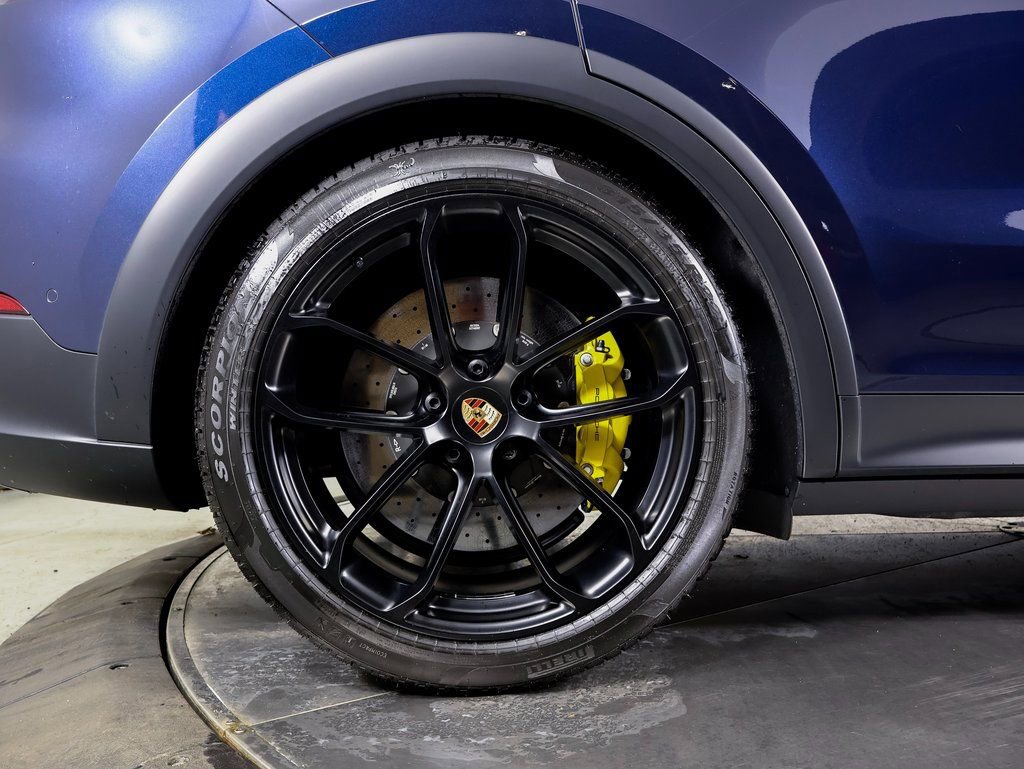New 2025 Porsche Cayenne Turbo GT image 24